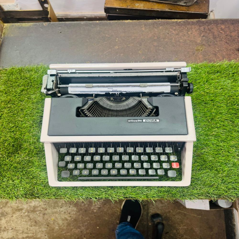Antique Typewriter - Feature: Reuseable