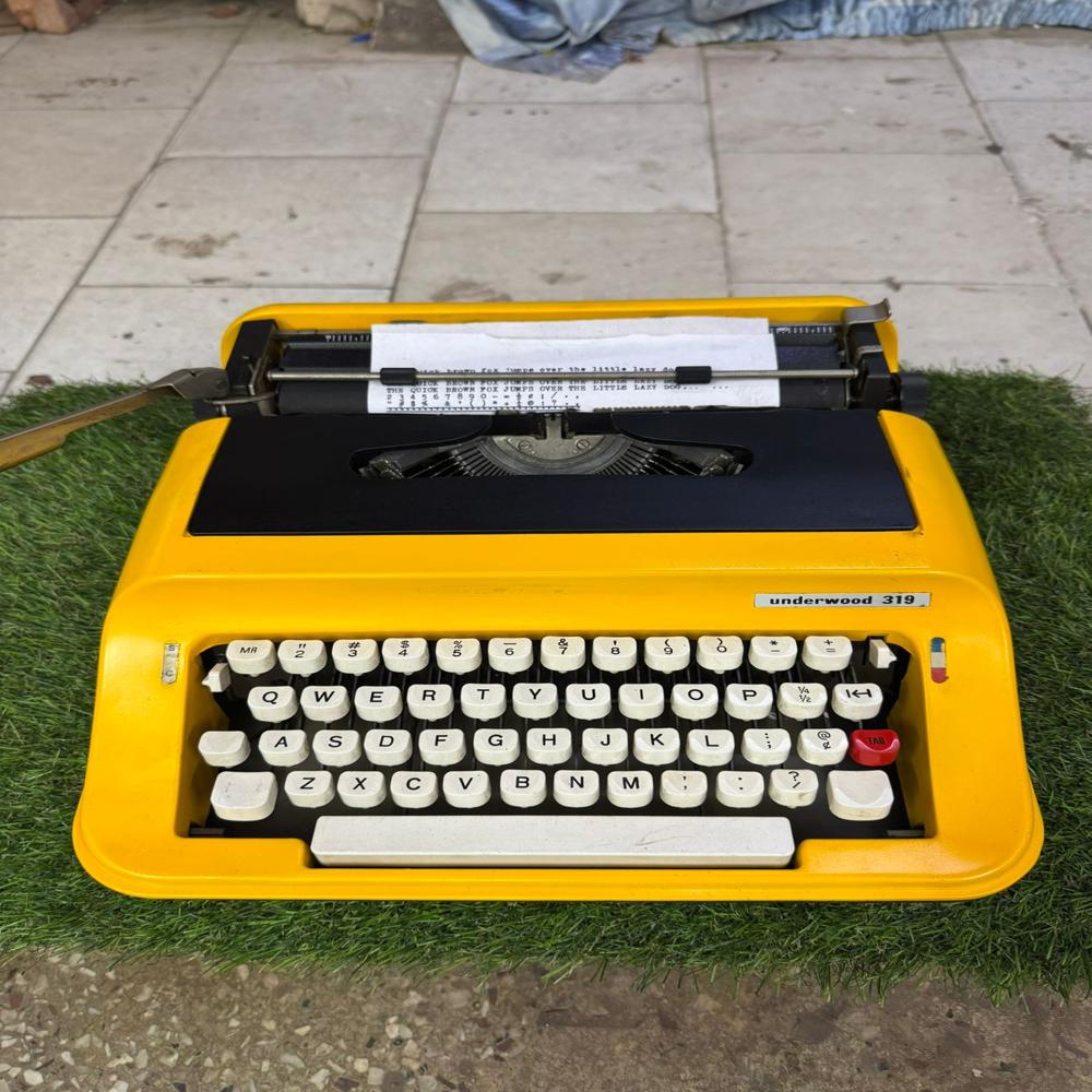 Antique Typewriter - Feature: Reuseable