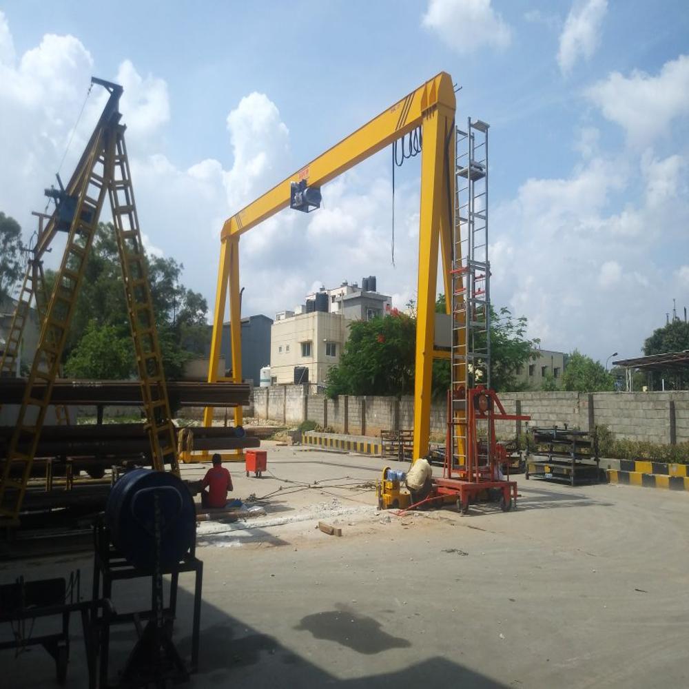 Semi Goliath Crane - Superior-grade Metal, Heavy Weight, Yellow Finish | Durable, Reliable, Emergency Stop Feature, Industrial Use