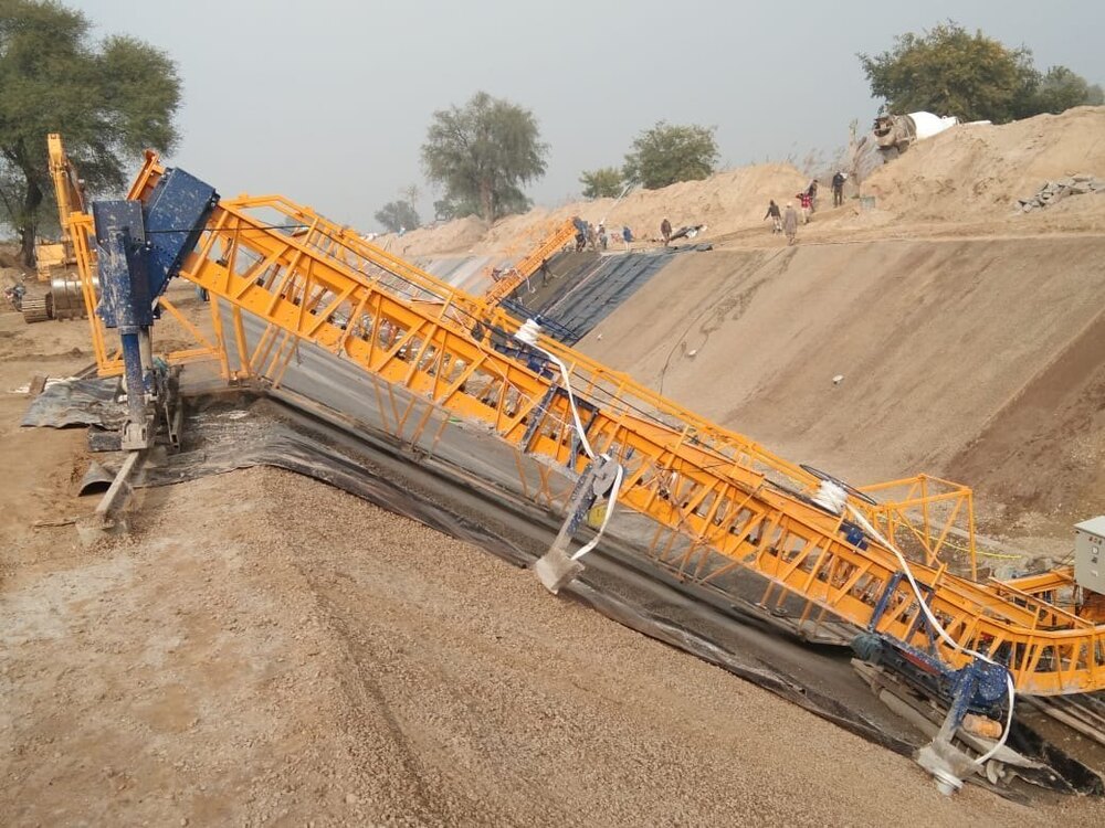 CANAL PAVING MACHINE