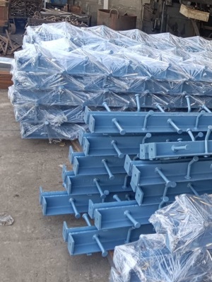 Strips seal expansion joint