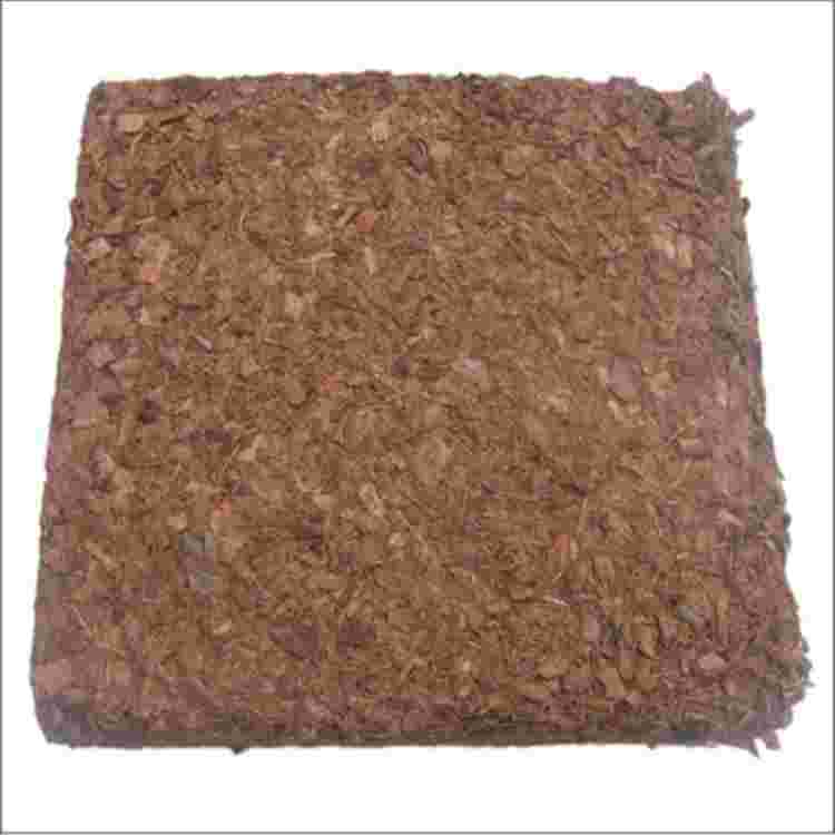 Organic Coco Peat Blocks - Coconut Fiber Material, Low Ec, Very Low Salt Content | Eco-friendly, High Quality, Moisture Nil