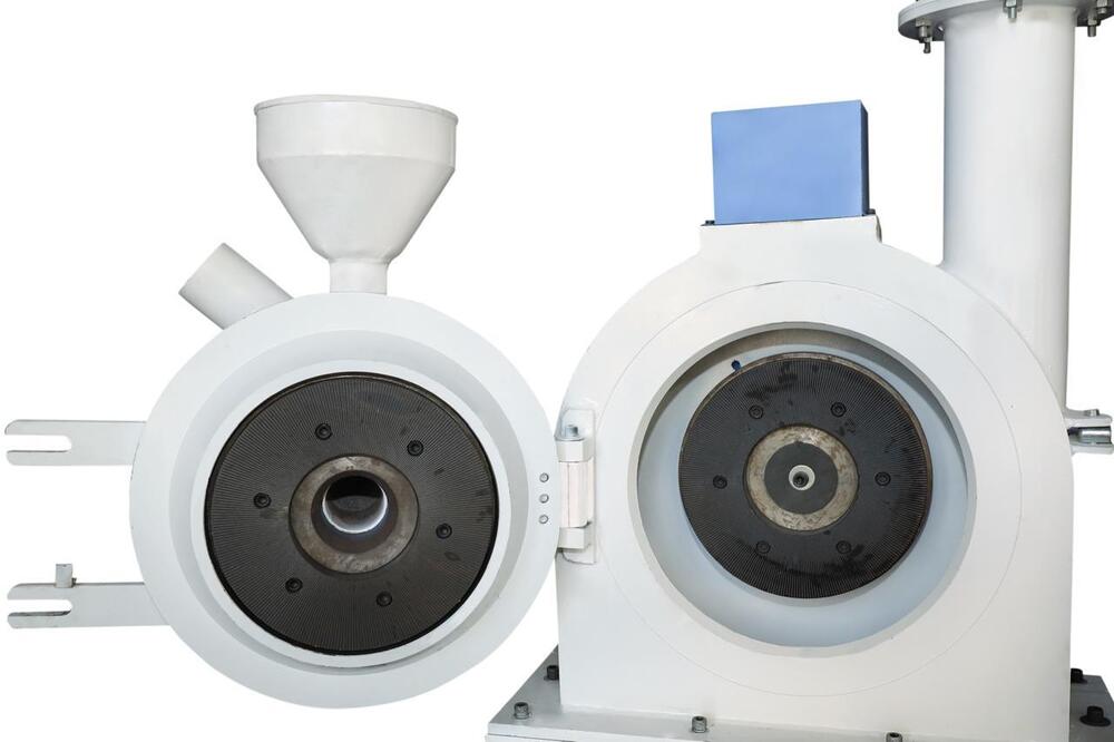 Pvc Lldpe Pp Hdpe Pet Pulverizer Machine - Dimension (L*w*h): 1800 X 1200 X 2100 Mm Millimeter (Mm)