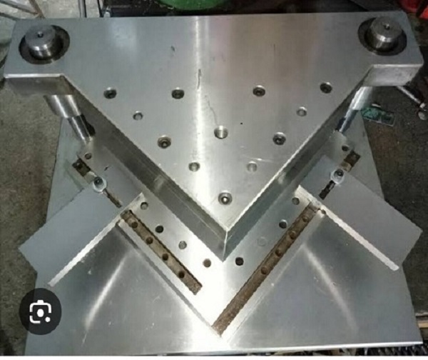 Corner Edge Cutting Sheet Metal Die