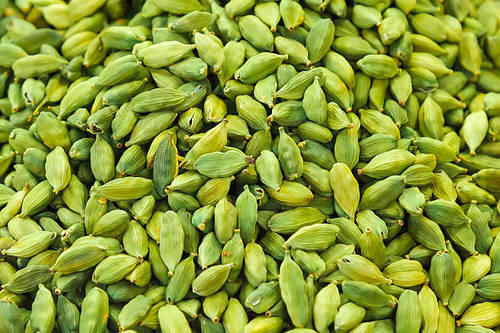 Whole Cardomam - Color: Green