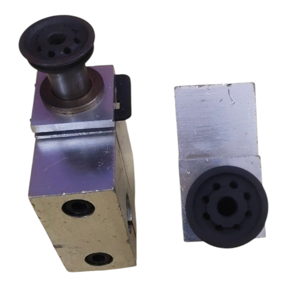 SAKURI LIFT SUCKER HOLDER