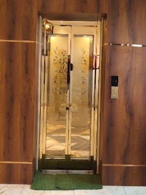 Passenger elevator