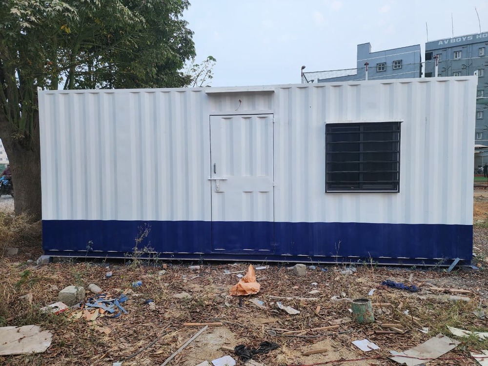 20x10 cabin with kitchen & toilet