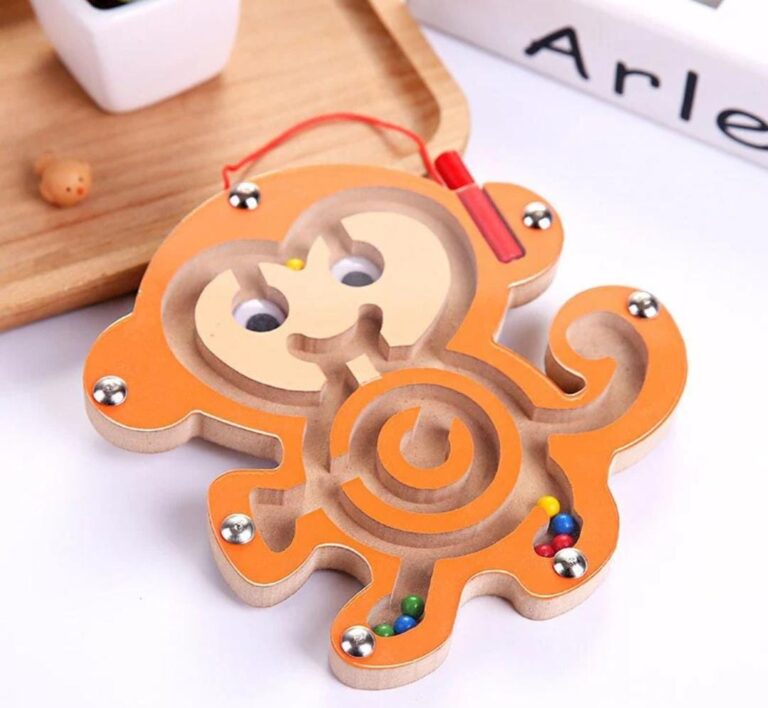 WOODEN MAZE