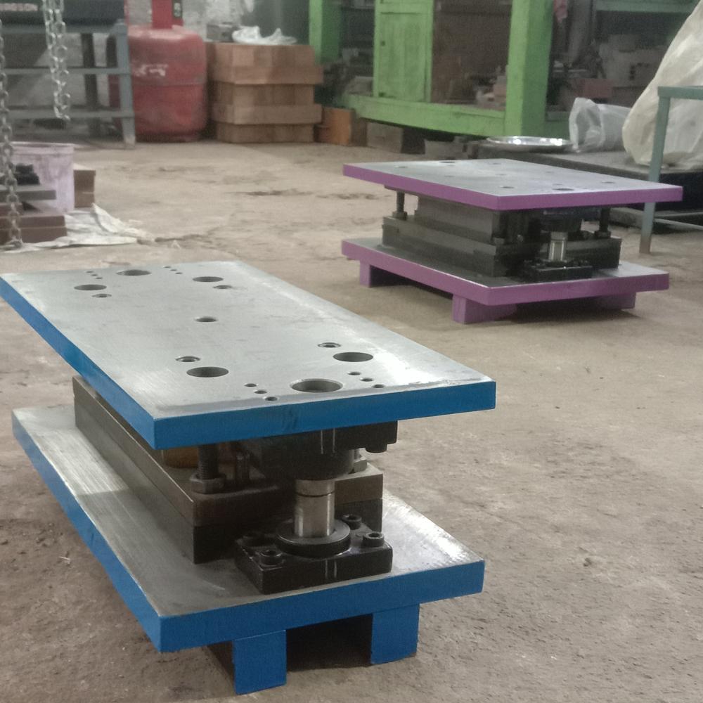 Mild Steel Angle Cleat Progressive Tool Die