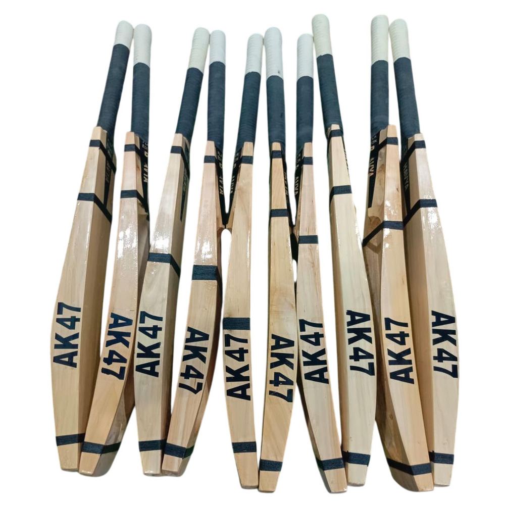 Wooden Kashmiri Willow Cricket Bat - Features: Lightweight