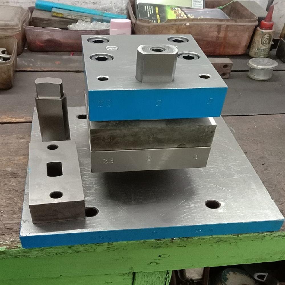 Slotted Angle Punch Die