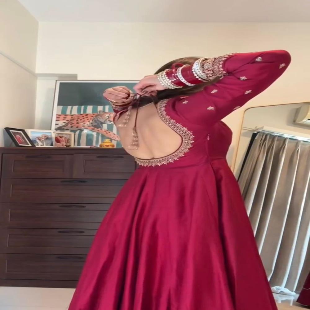 Attractive Wedding Wear Gown