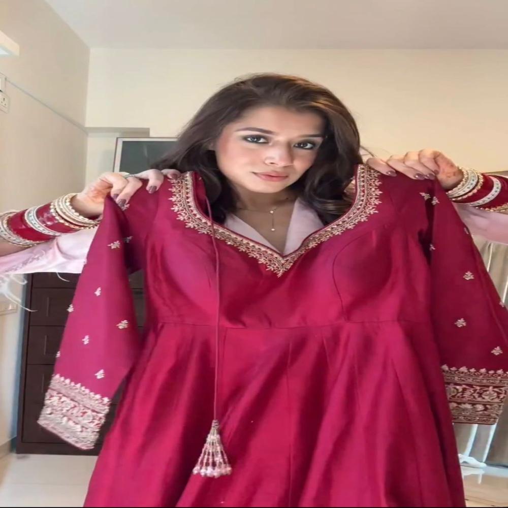 Attractive Wedding Wear Gown