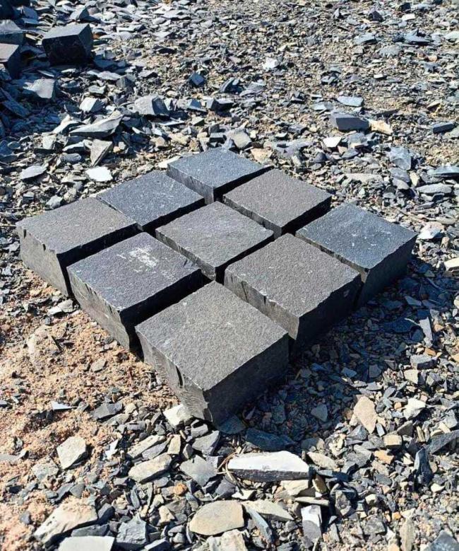 Black Coble Stone - Thickness: 50 Millimeter (Mm)