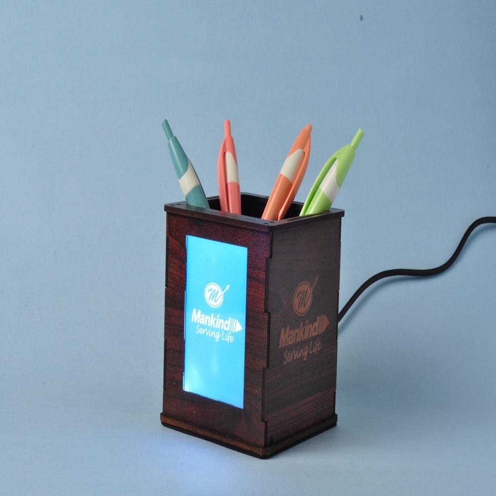 Display USB Hub With Pen Stand