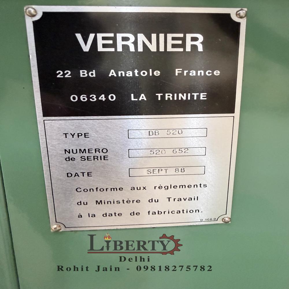 Vernier France DB-520 1600 mm x 500 mm Bed type Milling Machine