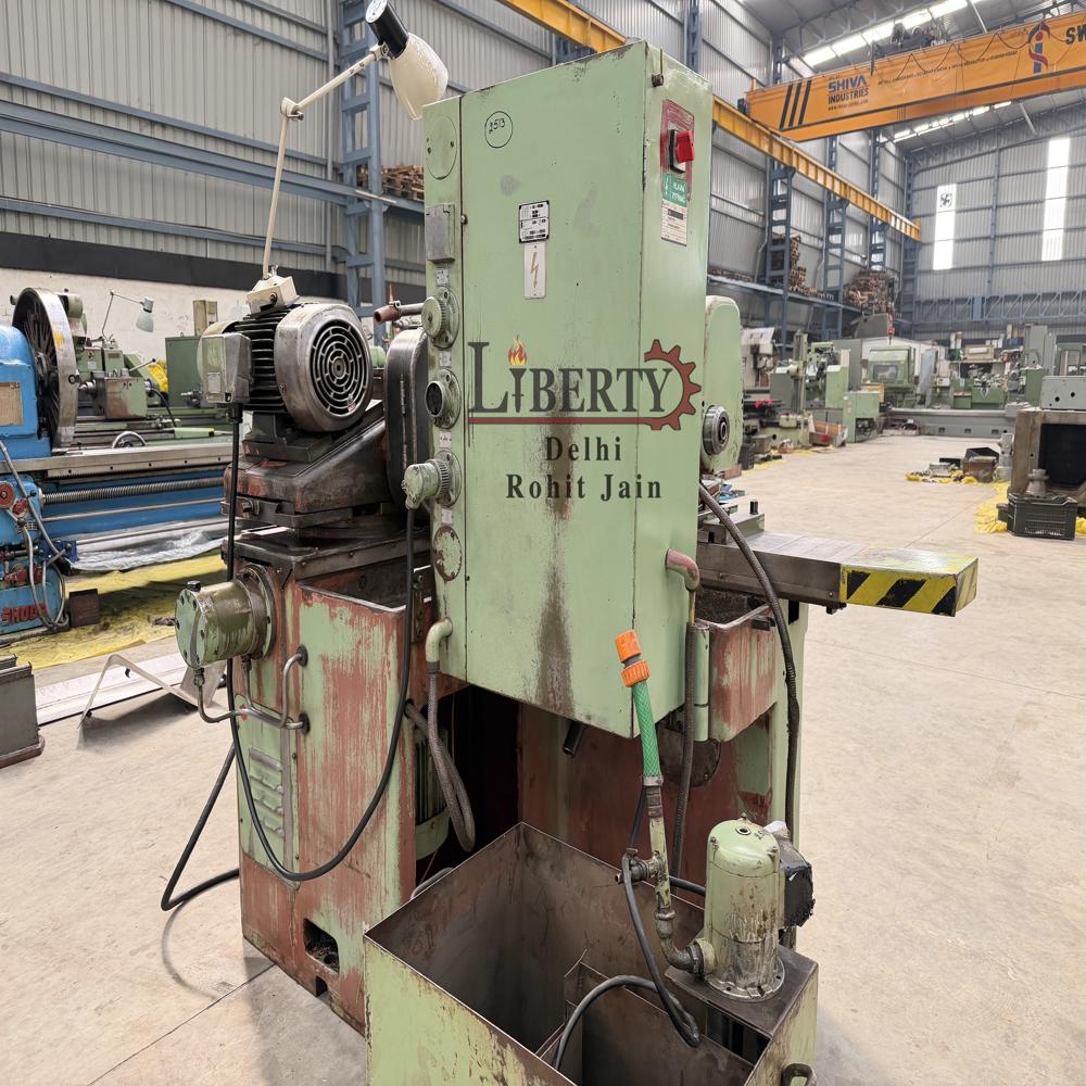 TOS Czech 2Ud P2  750 mm Cylindrical Grinder Machine