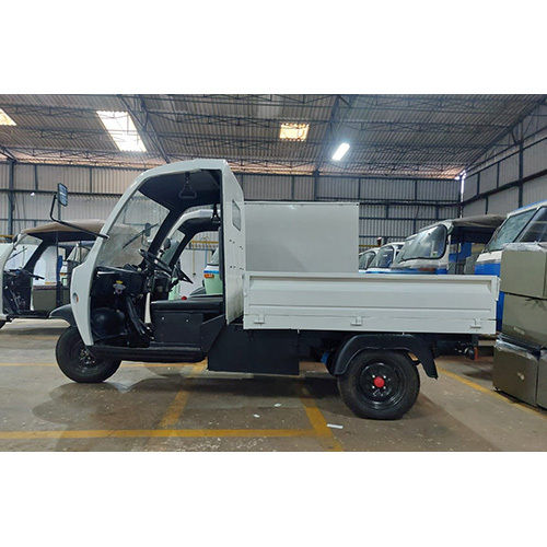 Electric 3 Wheeler Delivery Van With Steering Wheel And High Speed
