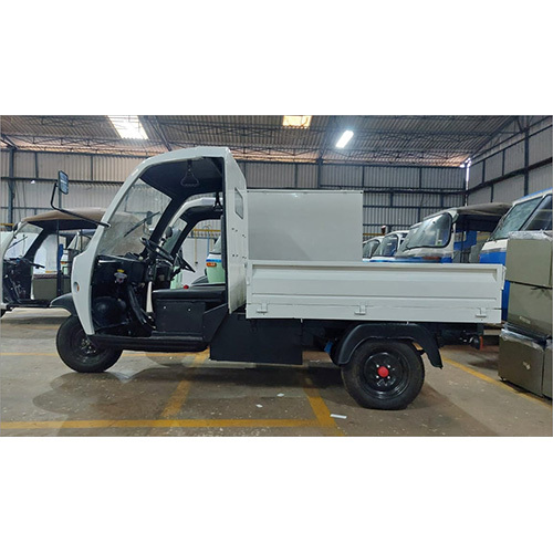 Electric 3 Wheeler Delivery Van With Steering Wheel And High Speed