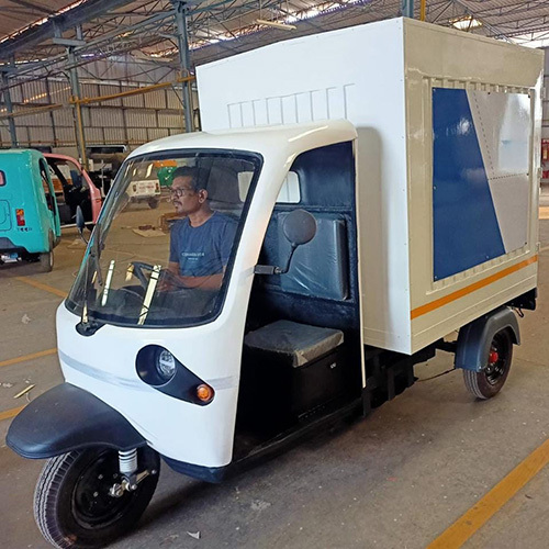 Electric 3 Wheeler Delivery Van With Steering Wheel And High Speed