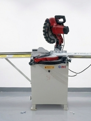 Single Miter Saw Cutting With Conveyor