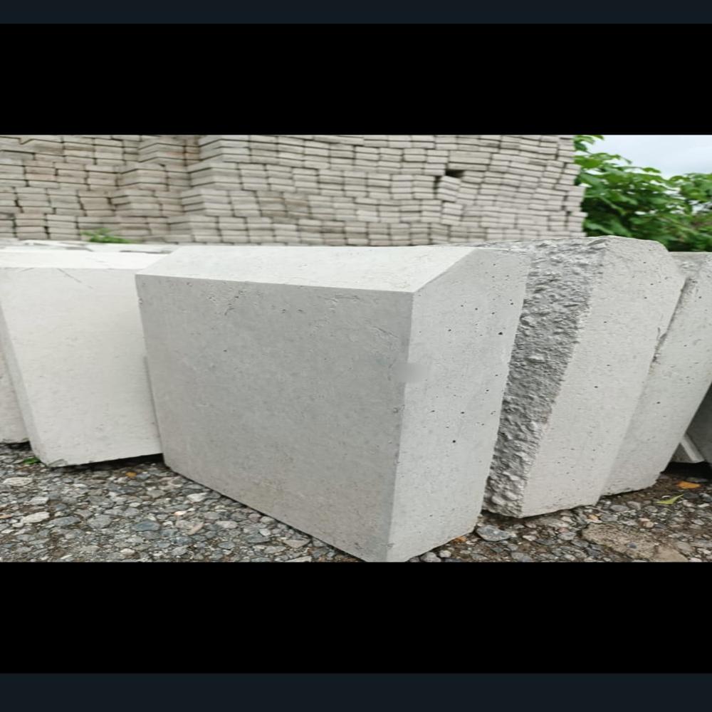 Rcc Kerb Stone - Durable Reinforced Concrete, 6x12 Inches, Gray Finish - Ideal For Landscaping And Roadway Edging