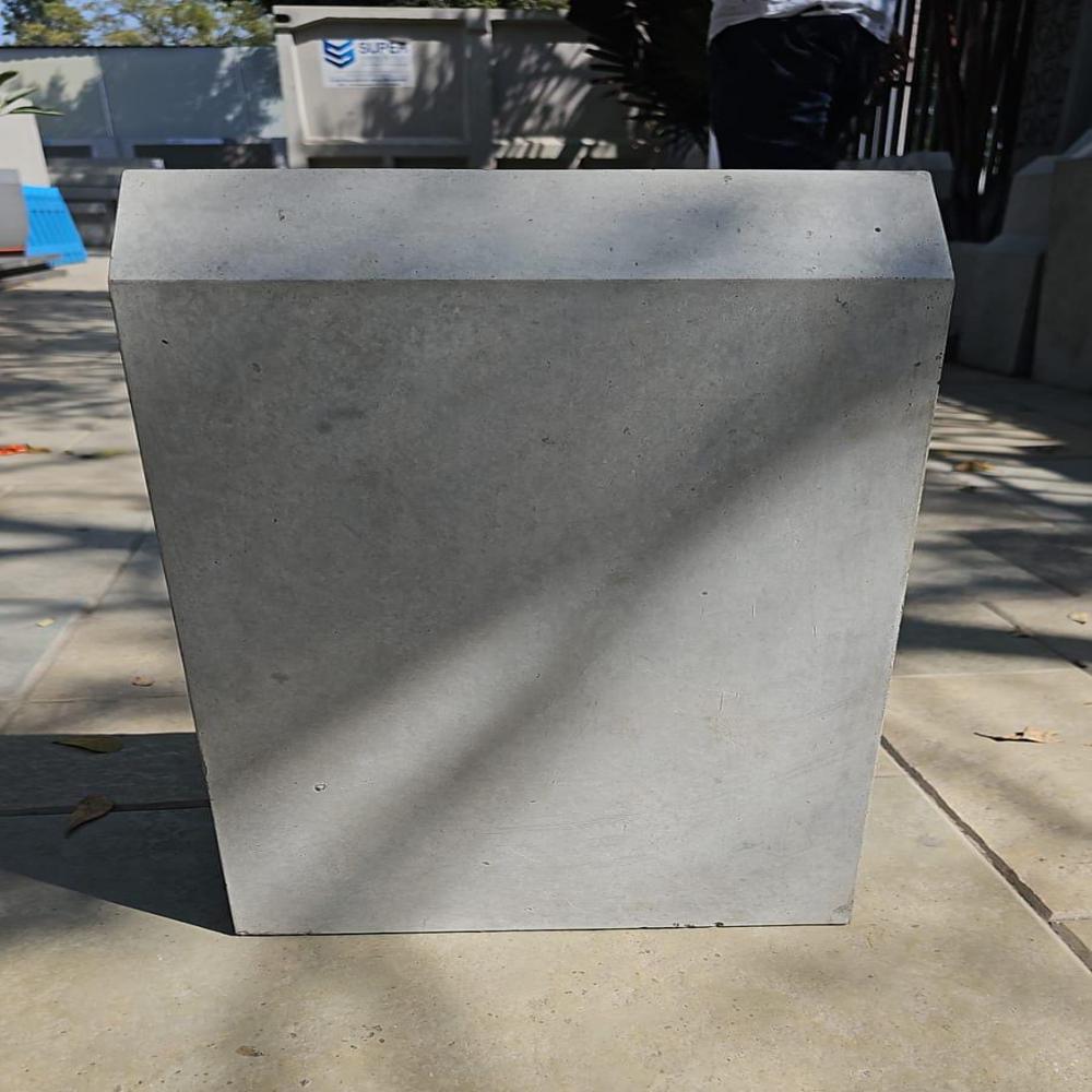 Rcc Kerb Stone - Durable Reinforced Concrete, 6x12 Inches, Gray Finish - Ideal For Landscaping And Roadway Edging