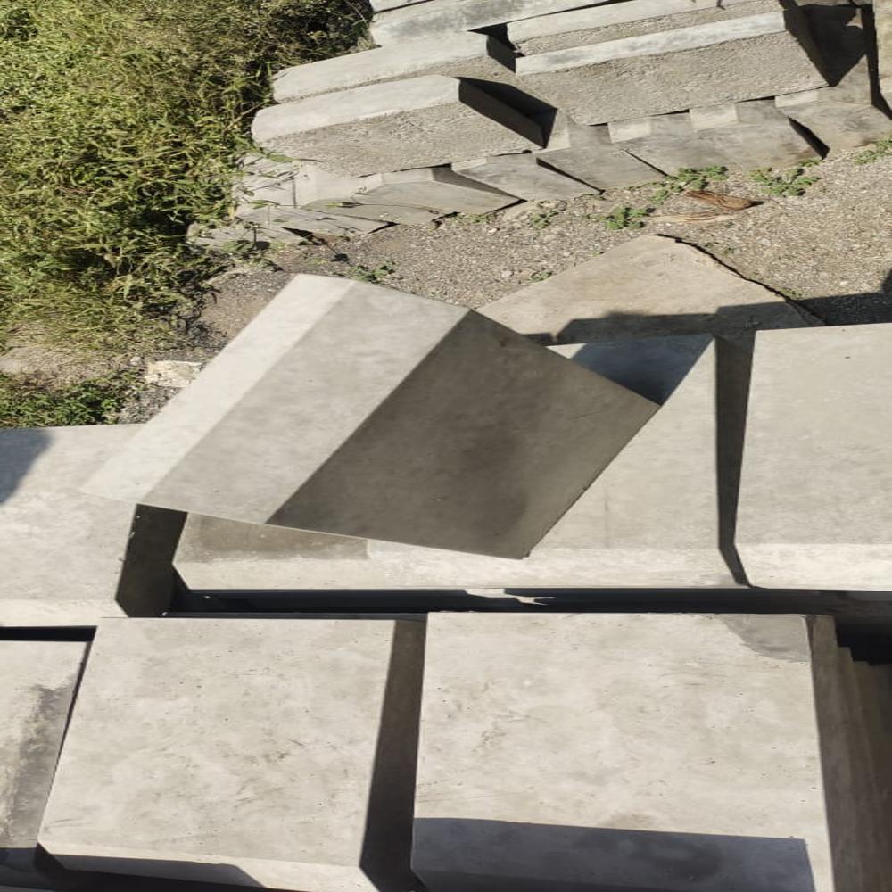 Rcc Kerb Stone - Durable Reinforced Concrete, 6x12 Inches, Gray Finish - Ideal For Landscaping And Roadway Edging
