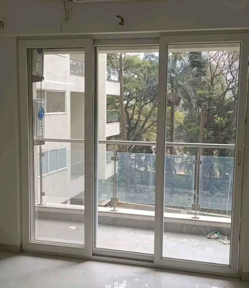 UPVC 3 ट्रैक स्लाइडिंग दरवाजा