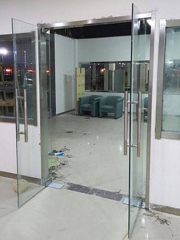 12mm Fixed Toughened Glass Door