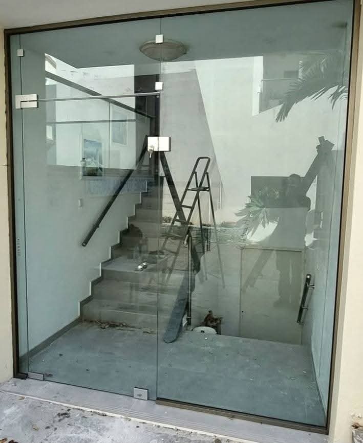 12mm Fixed Toughened Glass Door