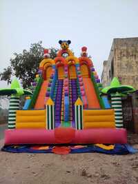 Inflatable Jumping Bouncing Castles - Color: Multi-color (red