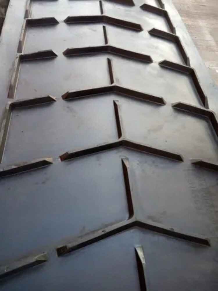 Rubber Chevron Conveyor Belt - Features: Chemical Resistant