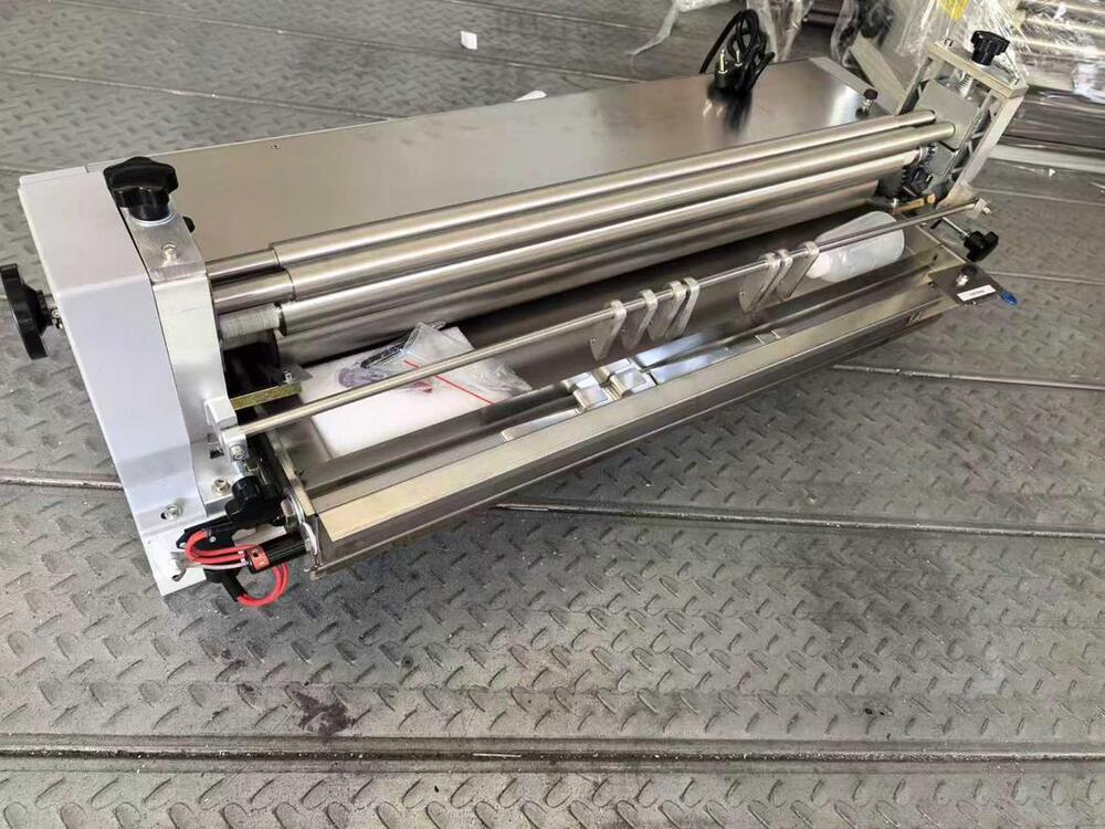 HOT MELT GLUEING MACHINE