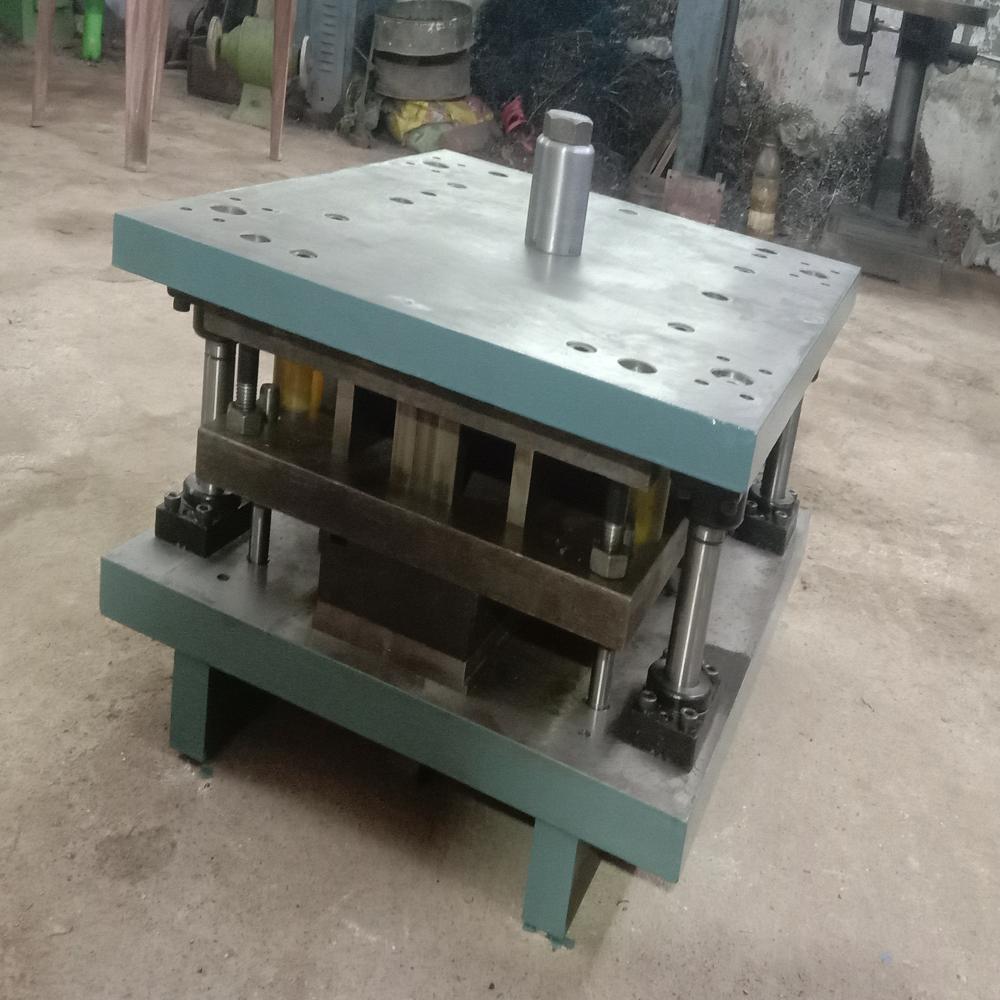 Moduler Box Progressive Tool With Bending - Length: 600 Millimeter (Mm)