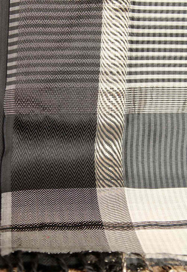 White Plain Maheshwari Saree with Black Stripe Pallu