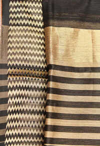 Black Plain Maheshwari Saree with Golden Stripe Pallu