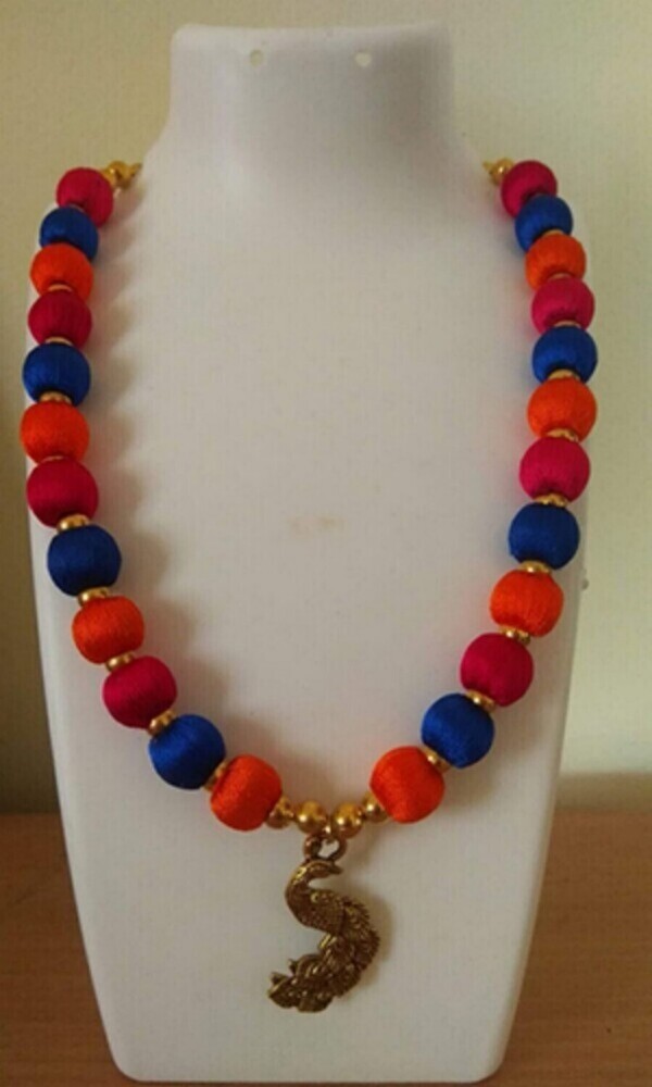 Handmade Silk Thread Necklace - Gender: Women