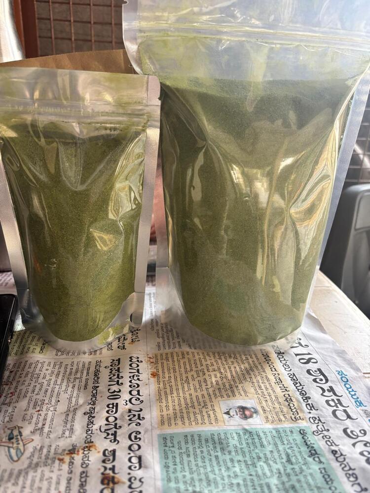 organic moringa leaf powder