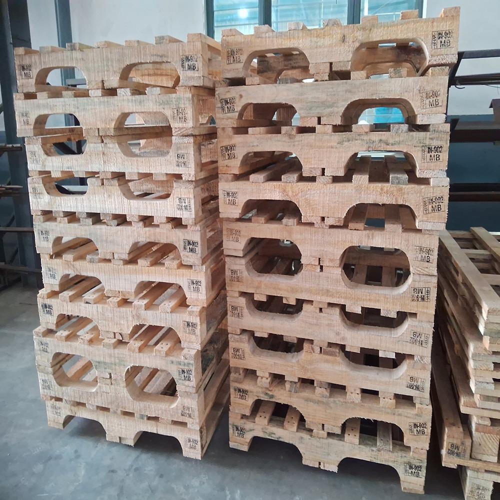 Fumigated Wooden Pallets - High-quality Wood, Custom Sizes L*w*h , Natural Brown Color, 2-way Handlift Feature