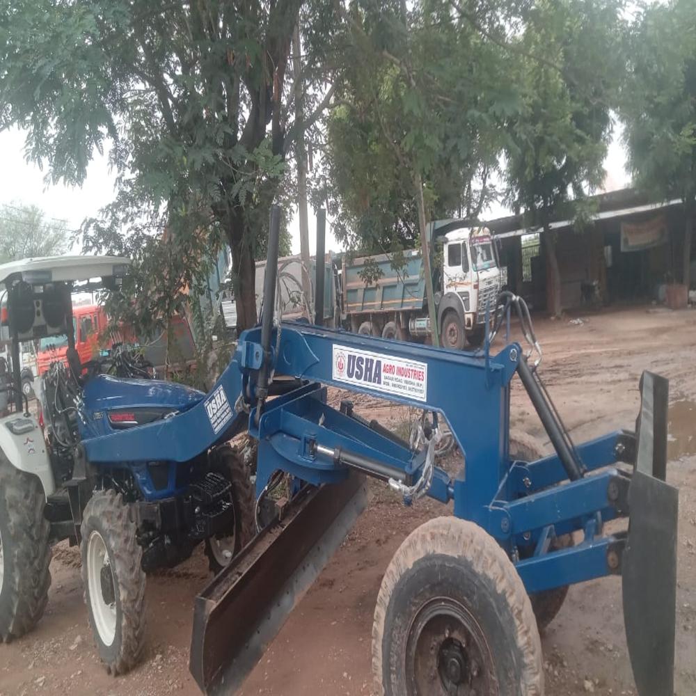 Farmtrac Tractor Grader - Color: Blue