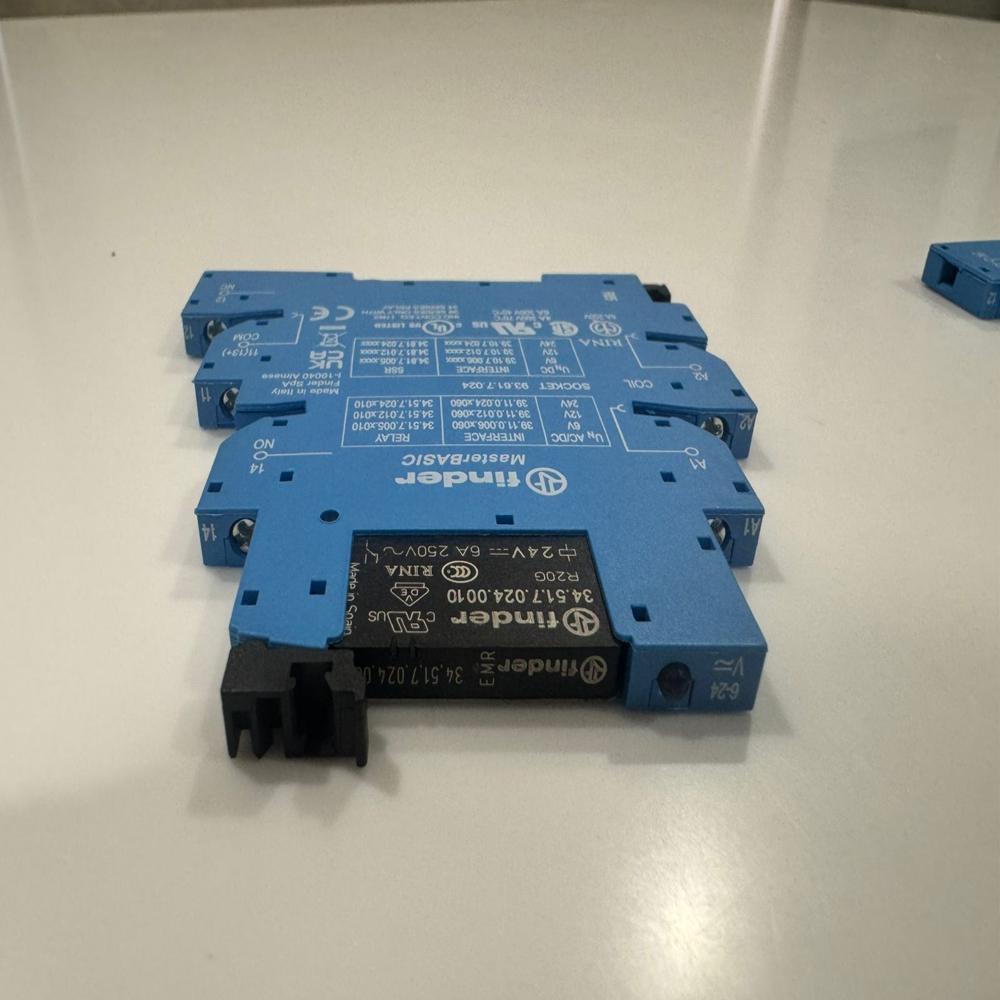 34.81.7.024.9024 Solid State Relay - Color: Blue