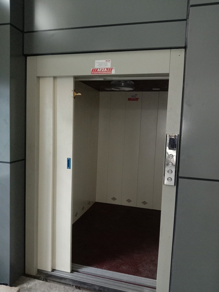Double Side Cylinder Hydraulic Goods Lift With Fully Closed Cabin