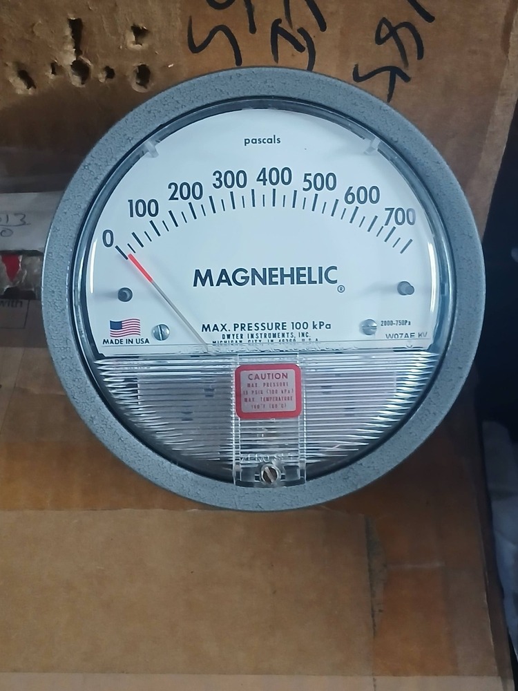 TRUSTED SELLER DWYER MAGNEHELIC DIFFERENTIAL PRESSURE GAUGE