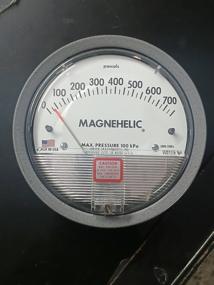 TRUSTED SELLER DWYER MAGNEHELIC DIFFERENTIAL PRESSURE GAUGE