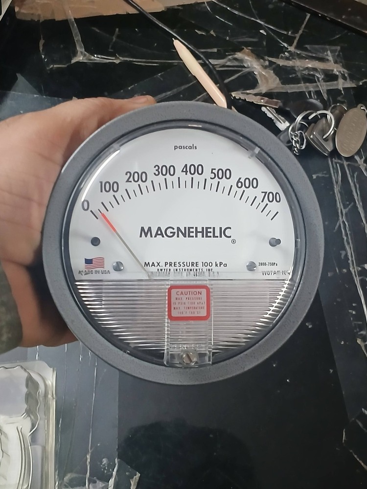 TRUSTED SELLER DWYER MAGNEHELIC DIFFERENTIAL PRESSURE GAUGE