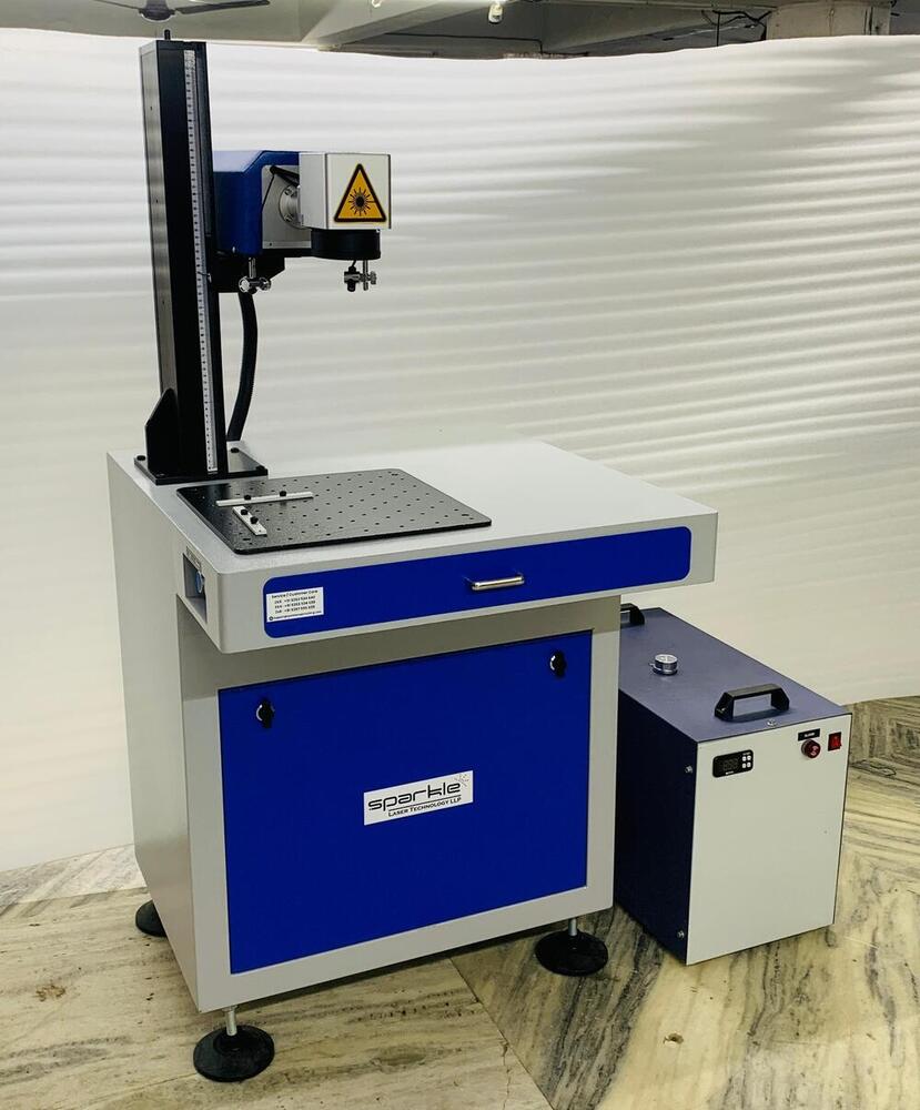 Laser Marking Machine For Plastic - 8000 Mm/s Marking Speed, 110mm X 110mm Area, 20w Power, 1064nm Wave Length , Cnc, White Color, Automatic Usage