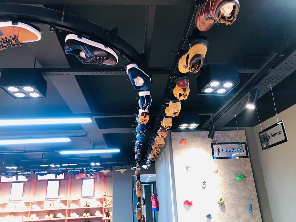 ENCLOSED OVERHEAD CONVEYORS 5T & 7T