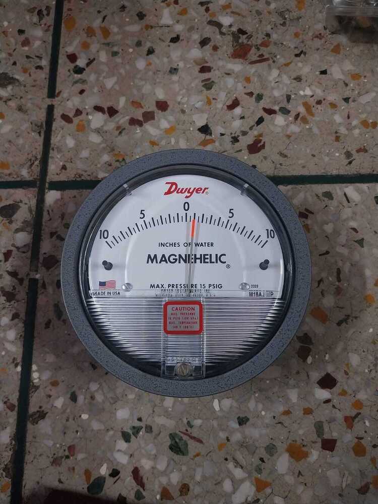 PREMIUM SELLER DWYER MAGNEHELIC DIFFERENTIAL PRESSURE GAUGE